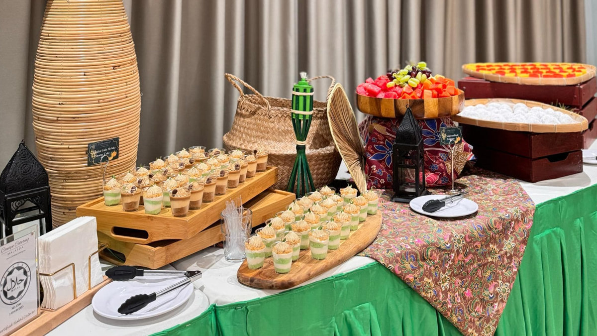 Raya Catering Serve with Malay Kuih Muih